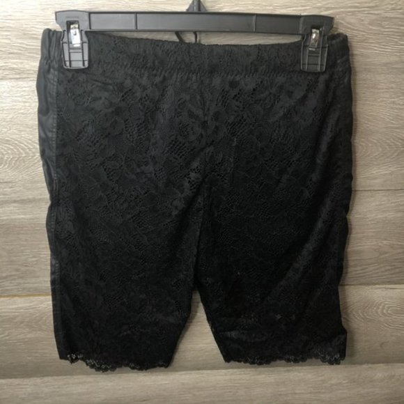 Unravel Project Size 27 Lace Layered Cycling Short - Picture 8 of 10